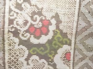 アンティーク　色紙に花唐草模様織り出し本場泥大島紬着物(龍郷)